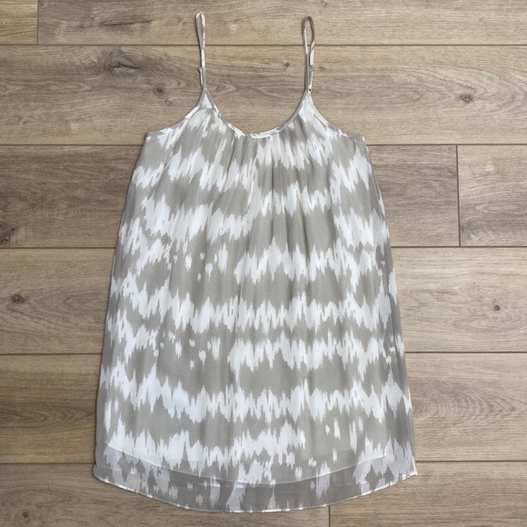 Gentle Fawn Pleated Chiffon Shift dress‎ - Picture 1 of 15